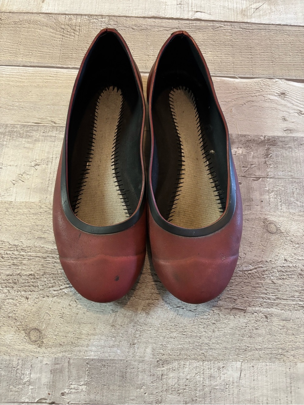 Hunter Burgundy Slip-On Ballet Flats with Black Trim
